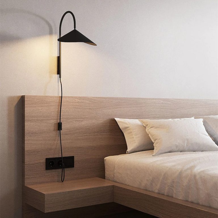 Choosing the Right Wall Lamp Hanger