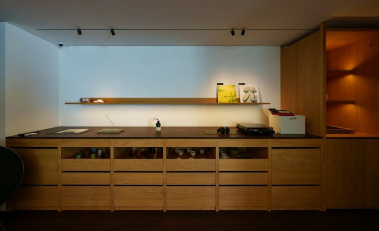 Slim Profile Cabinet Lighting Ideas for Stylish Workspace Decor